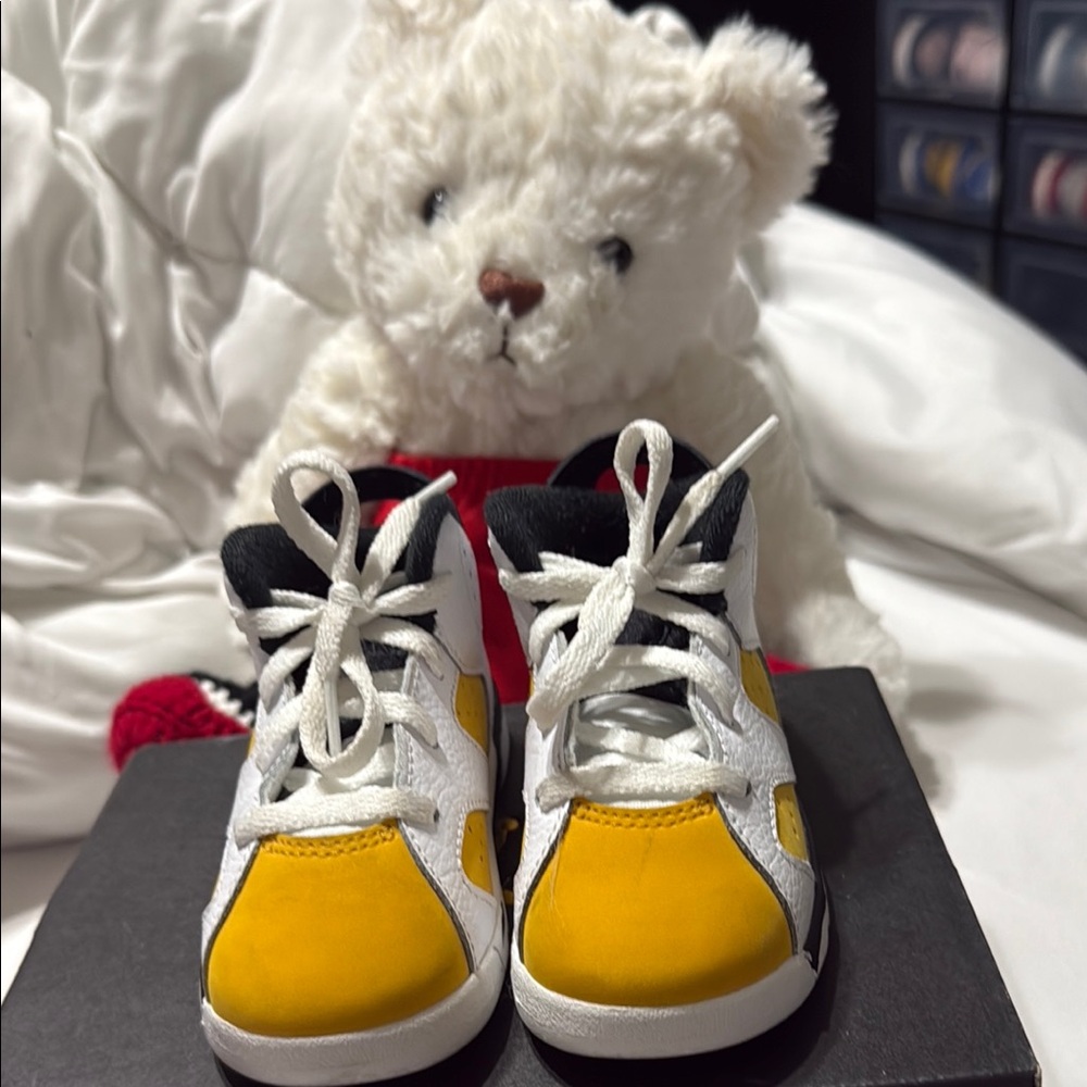 Kids Yellow and White Sneakers

Price is firm